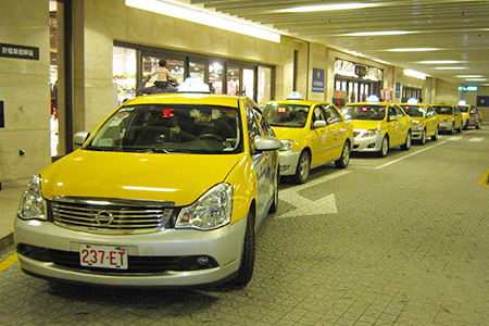 Acceso a taxis en la estación de Taipei City Hall