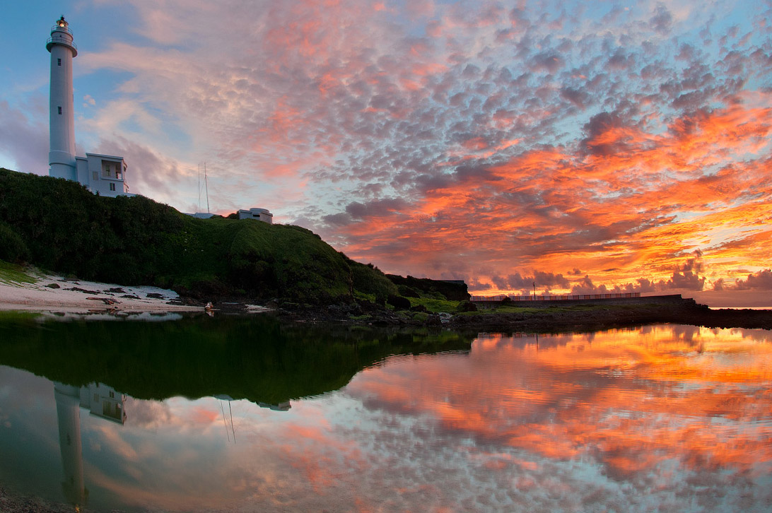 綠島燈塔夕照