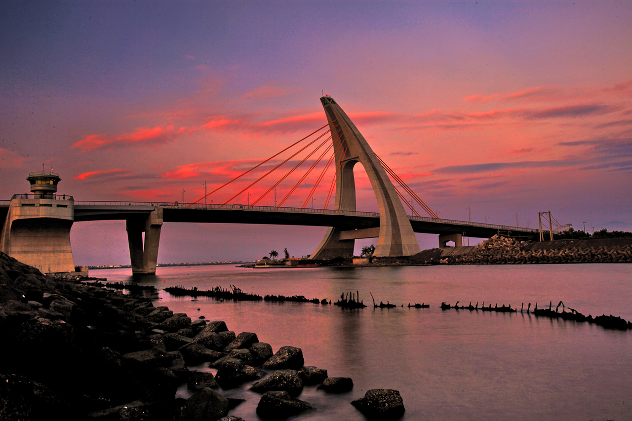 鵬灣跨海大橋