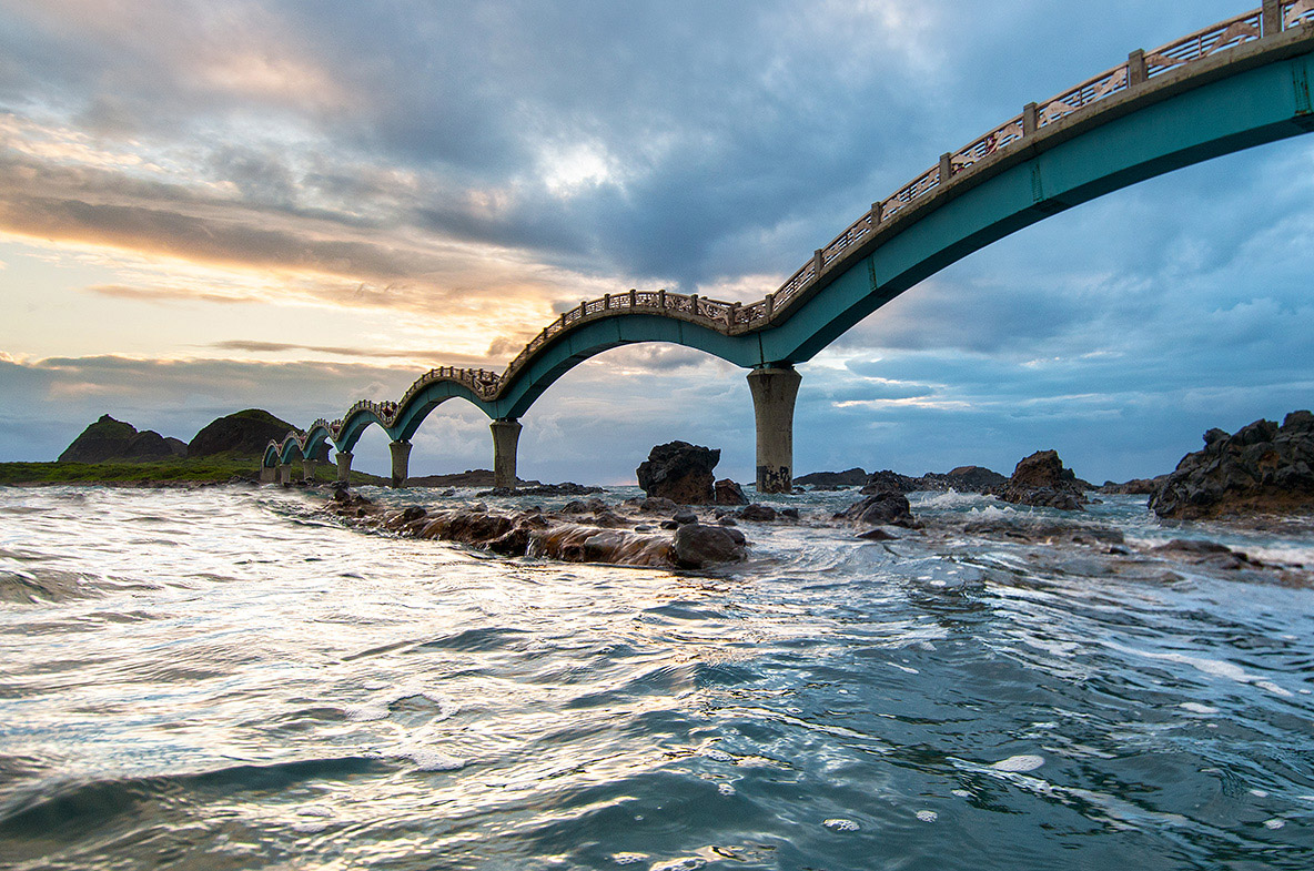 跨海拱橋美景