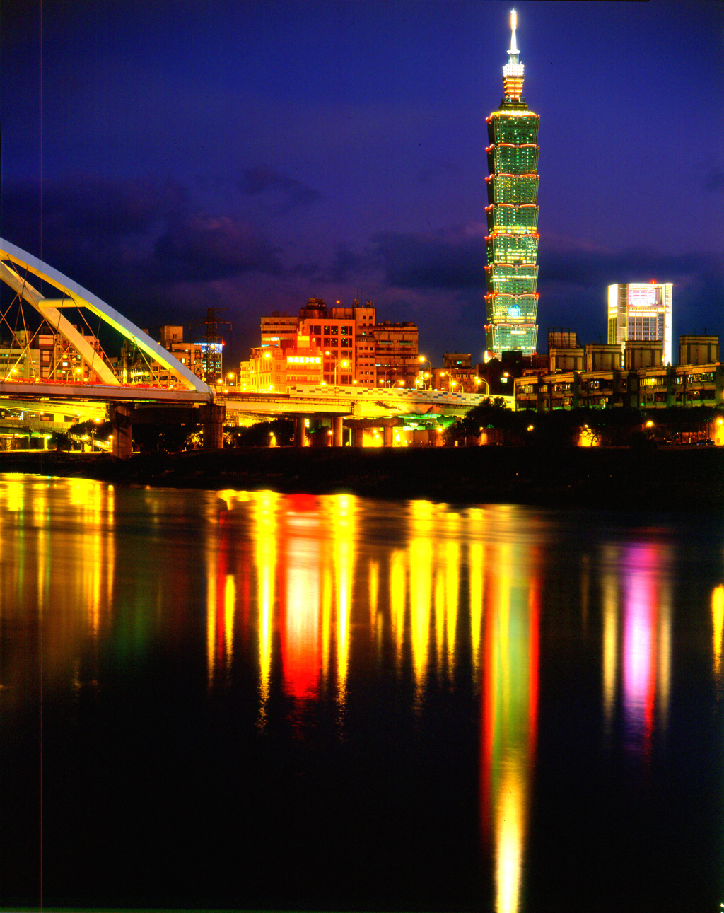 旅游台湾 > 旅游景点 > 观光景点 > 台北市 > 台北101 交通部观光局