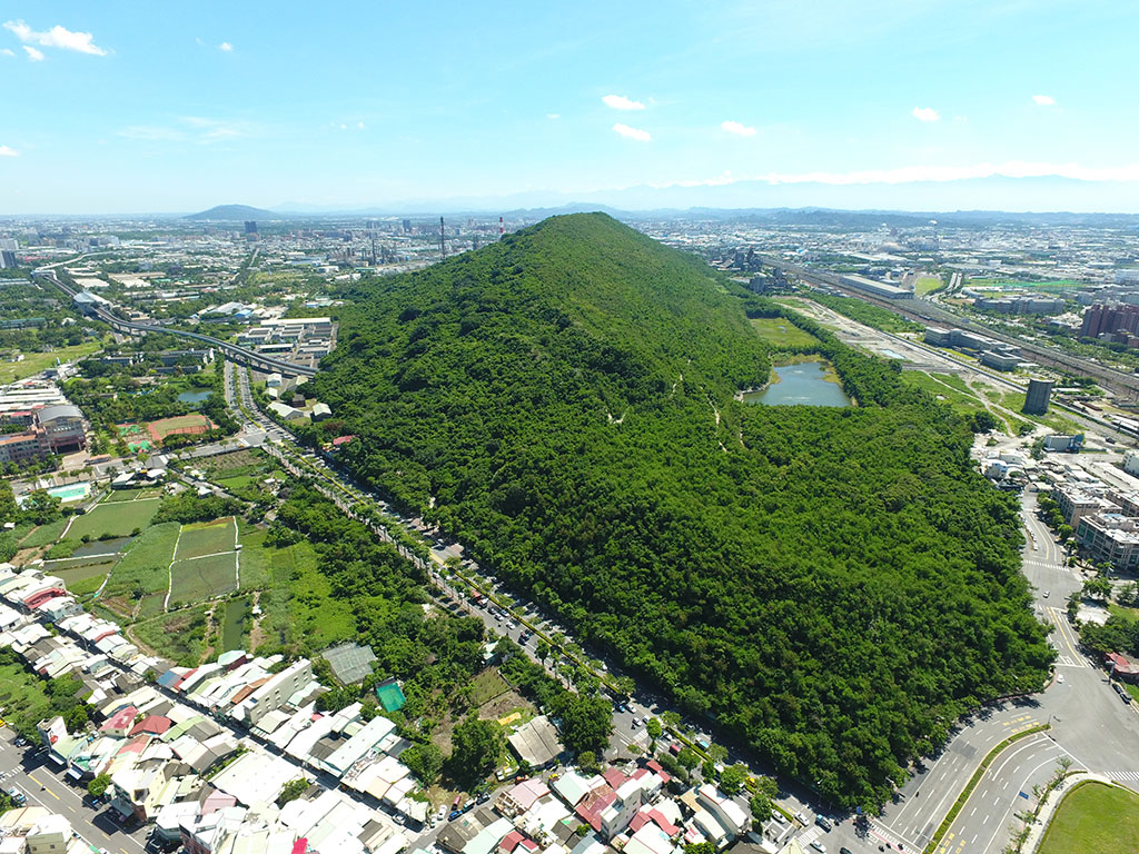 空中鳥勘半屏湖濕地(內政部營建署壽山國家自然公園籌備處提供)