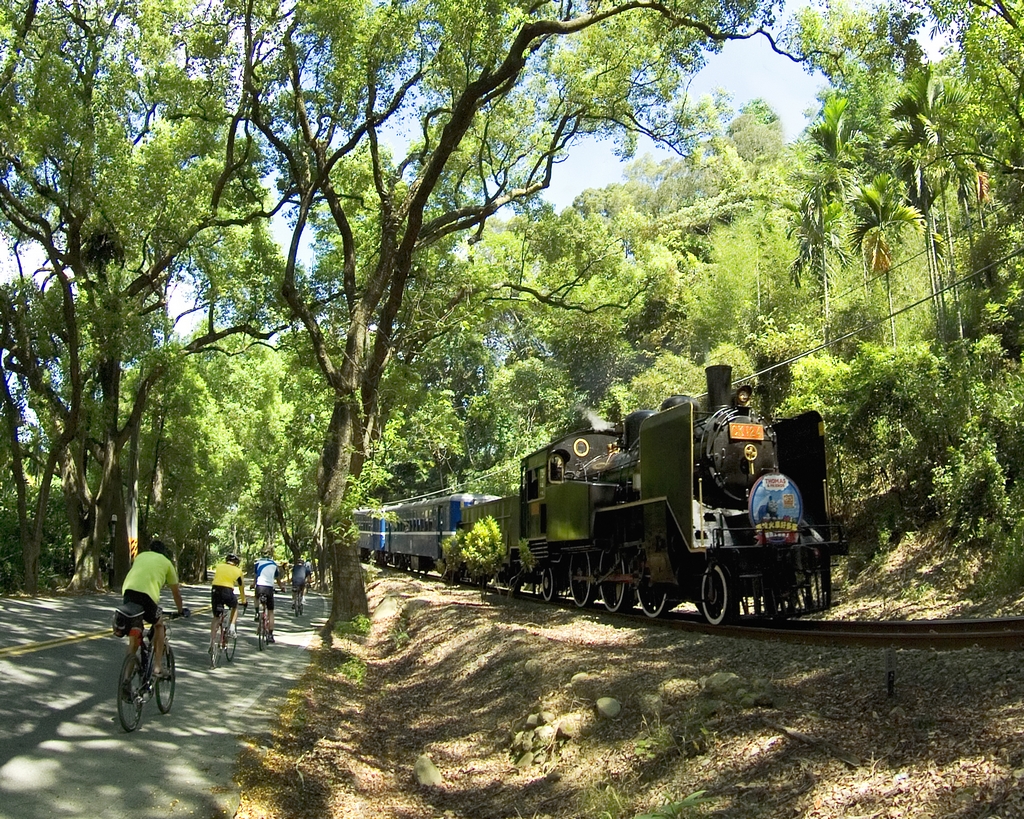 旅遊臺灣 > 旅遊景點 > 觀光景點 > 集集鎮 - 火車印象‧踩風集集 交通部觀光局