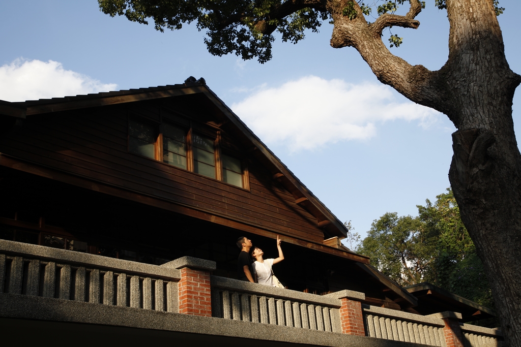 【梅庭】建於1930年代，曾是「一代草聖」于右任先生的故居。現為市定歷史性建築，保有日式風格，庭院內綠樹成蔭，設有展覽區與遊客中心。