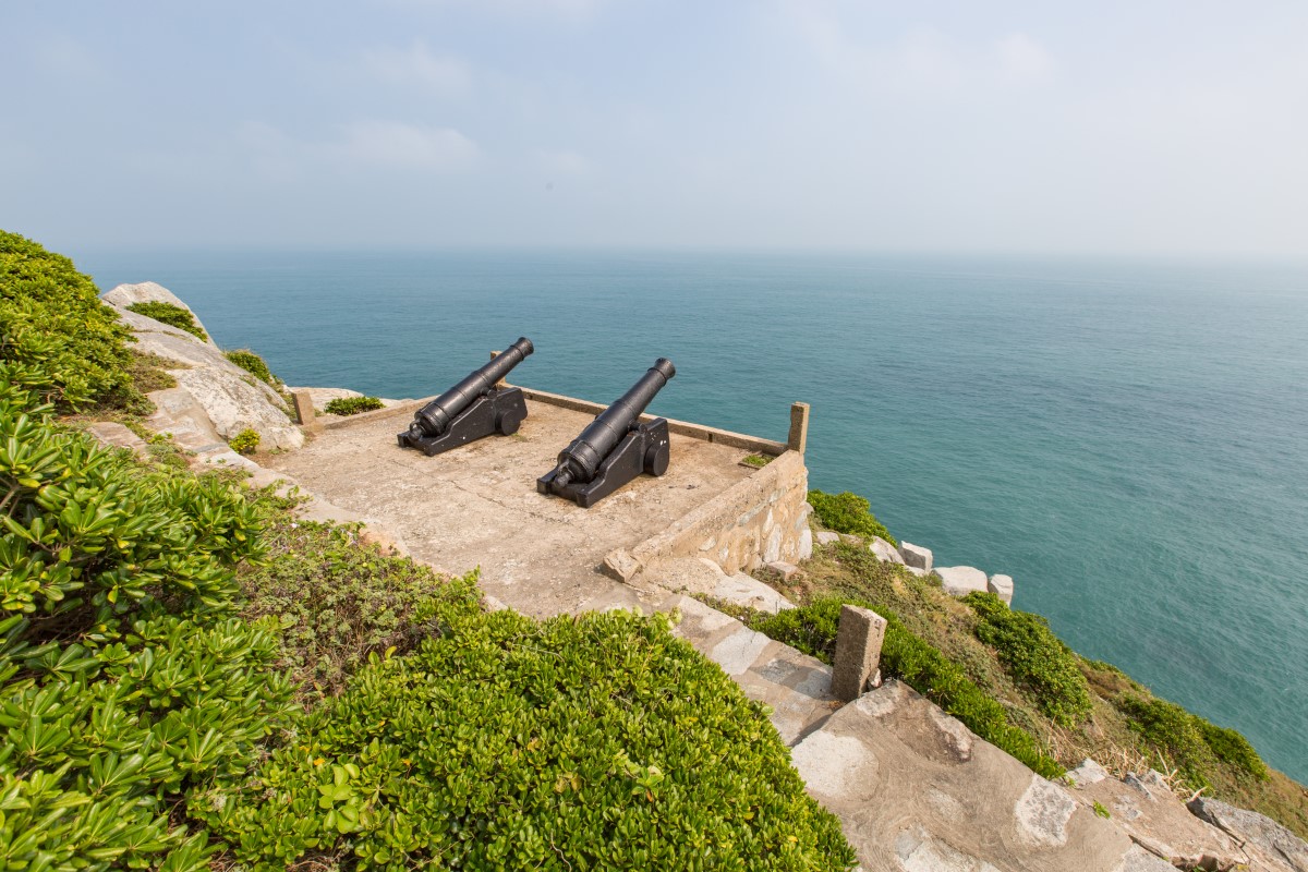 東引島燈塔外的砲台