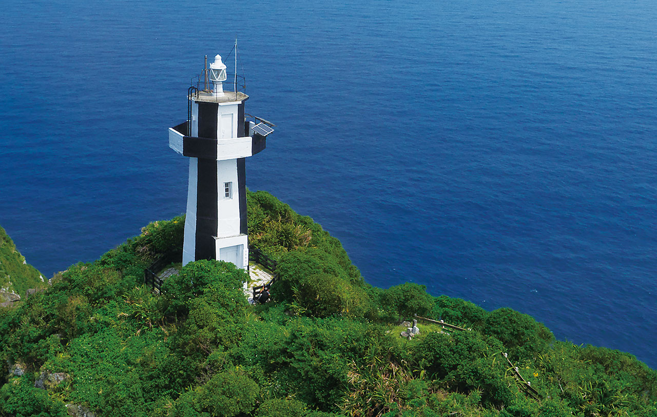 遠眺基隆島燈塔