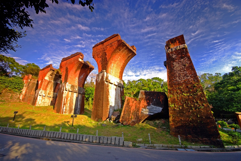 Remains of Longteng Bridge