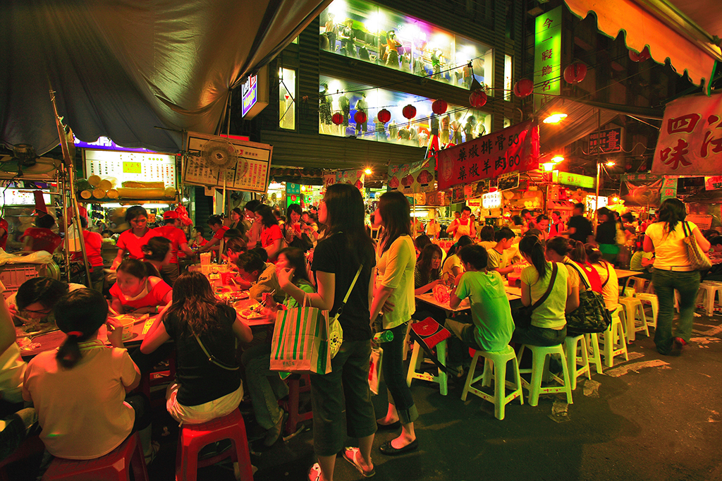 饒河街觀光夜市美味小吃