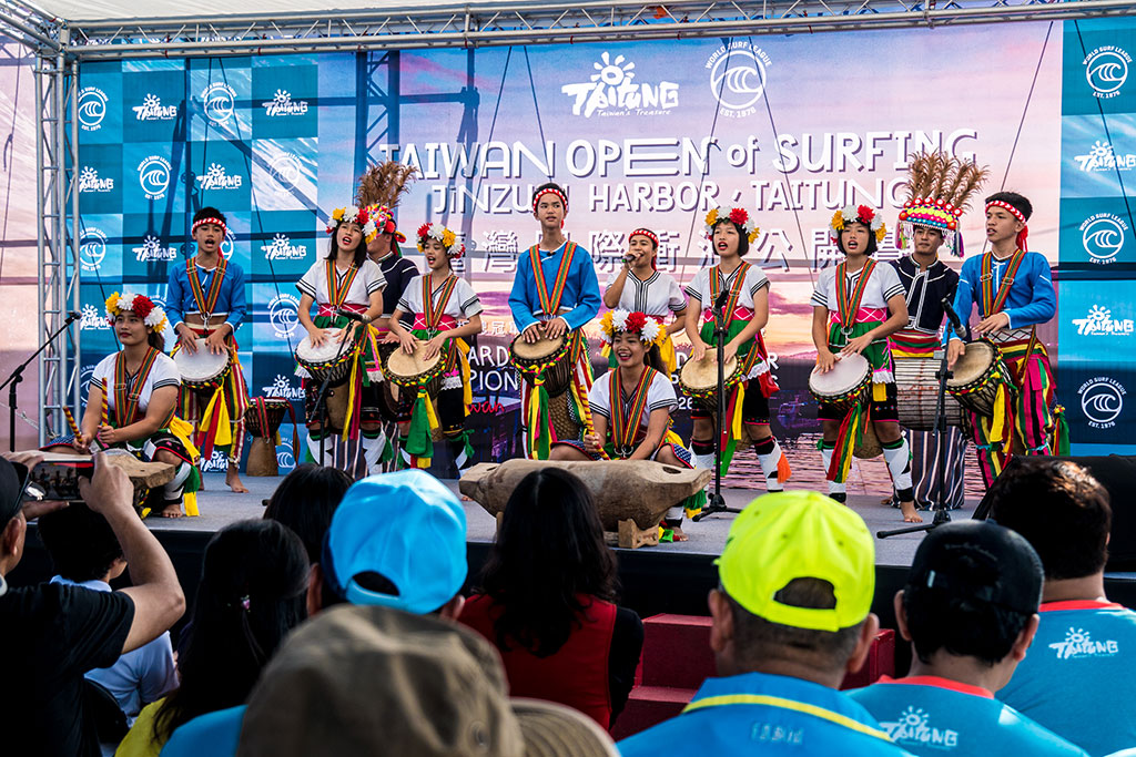  開幕式原住民舞蹈表演-臺東比西里岸的PawPaw鼓隊孩子