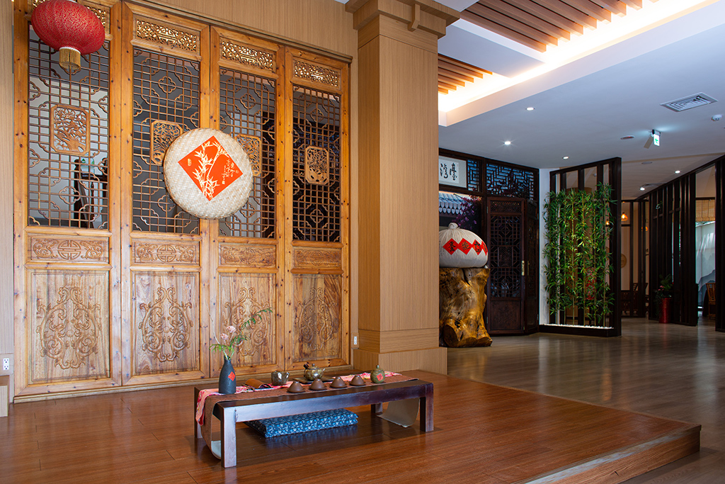 主題館內特有「茶薰六覺」體驗服務，滿足品茗時，在視覺、嗅覺、味覺、聽覺、觸覺及意覺等多方面感受。