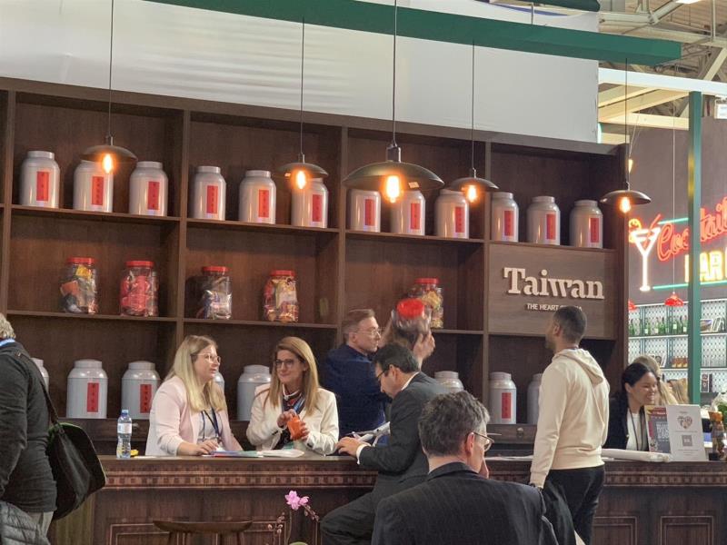 臺灣館以「臺灣茶文化」為主題佈展，各國對臺灣觀光市場興趣濃厚