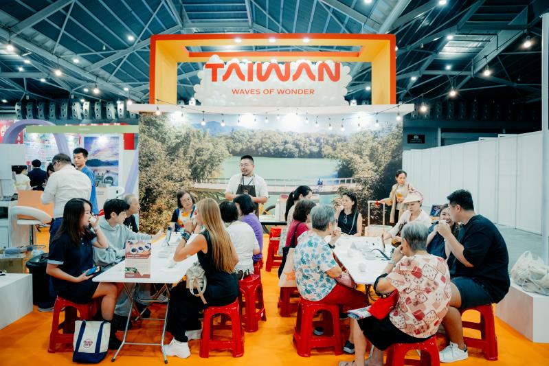 臺灣觀光TEAM進新加坡NATAS旅展 首度打造頂級觀光列車沉浸體驗 「台灣不打烊」展現24小時旅遊魅力　邀星國旅客探索百種玩法