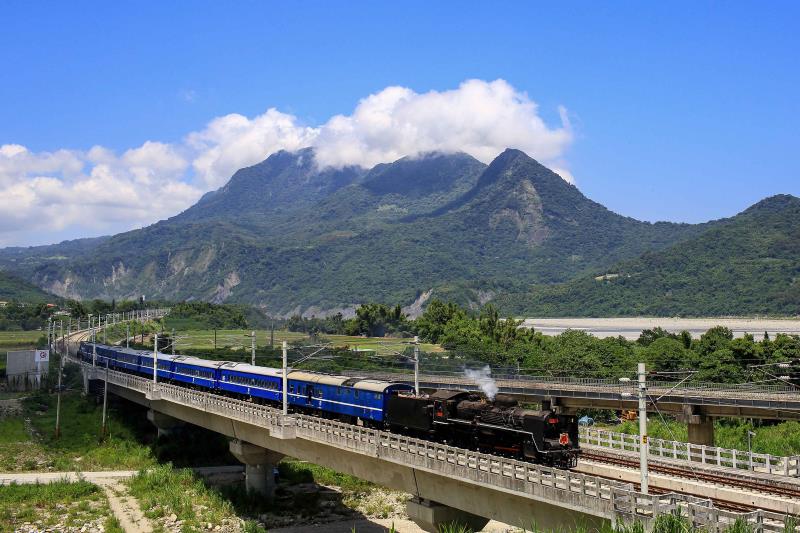 蒸氣火車_何振宏