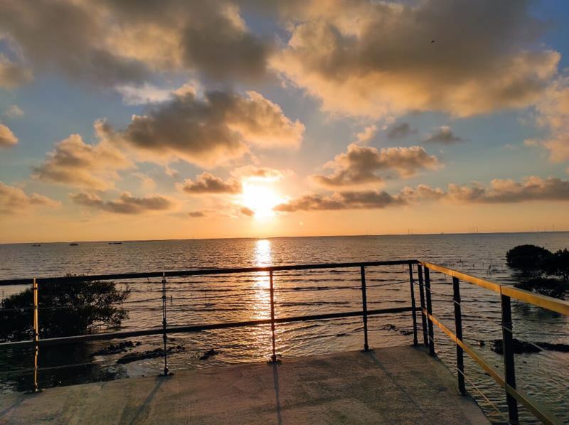 步道夕照