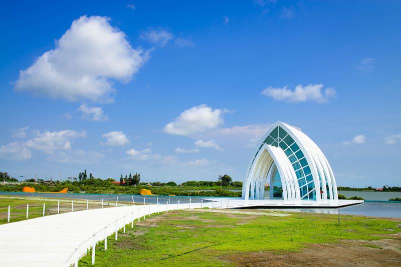 雲嘉南旅遊線無障礙一日遊（二）臺南北門水晶教堂與井仔腳