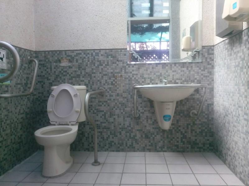 無障礙廁所內部