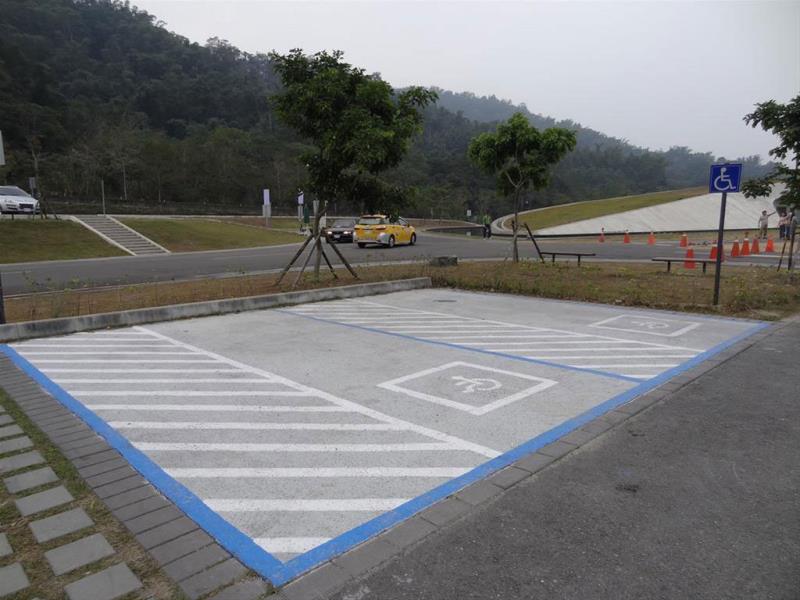 無障礙停車位