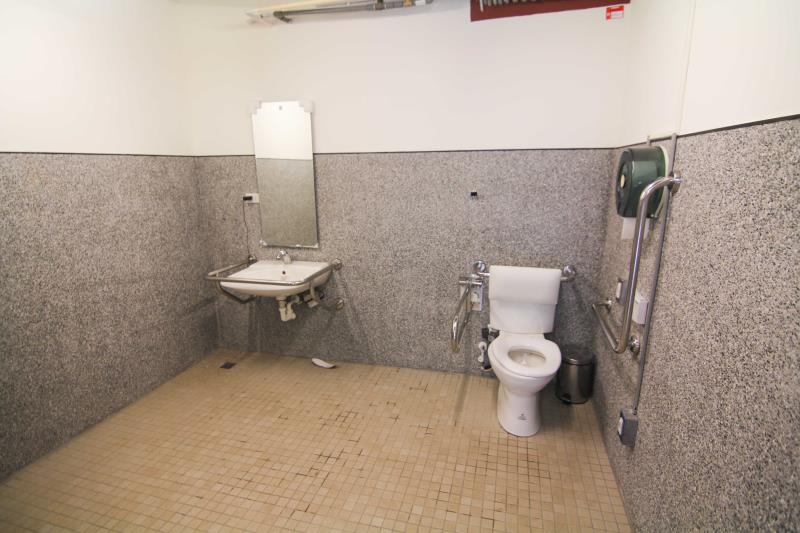 無障礙廁所內部