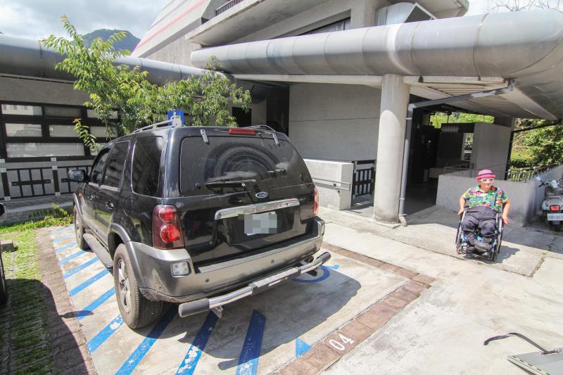 無障礙停車位