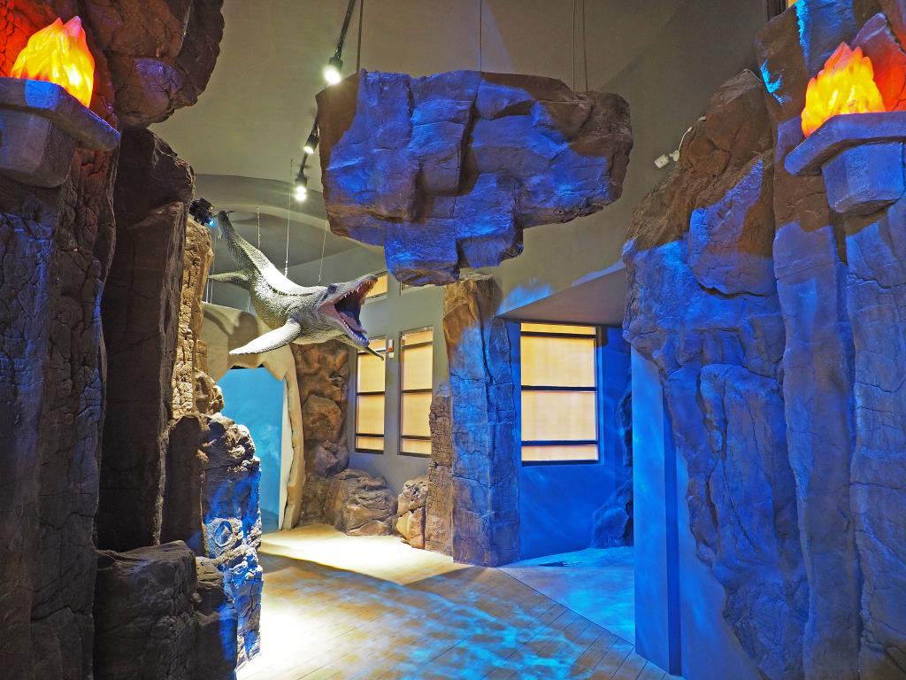 恐龍及植物模型造景區