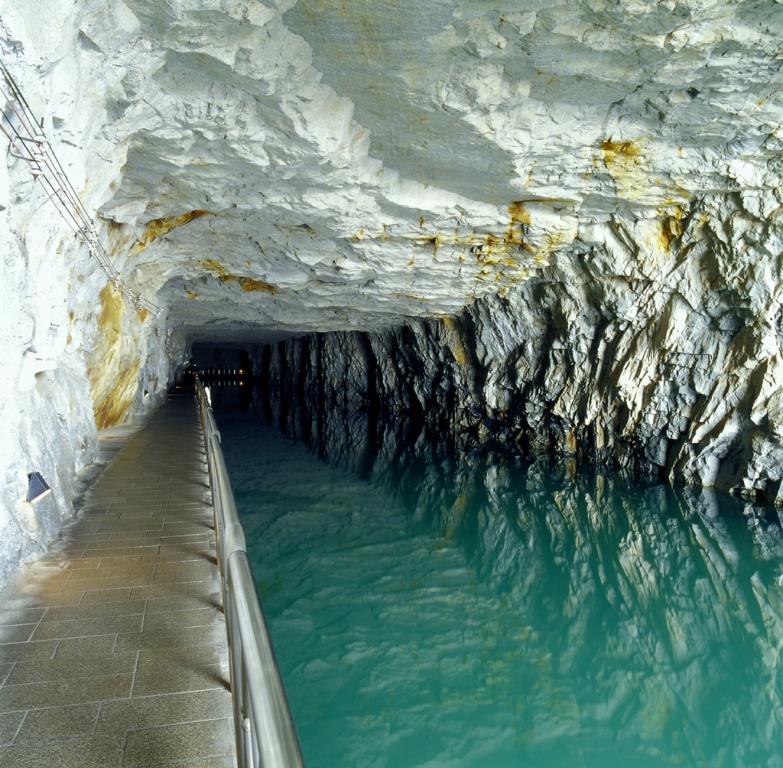 翟山坑道