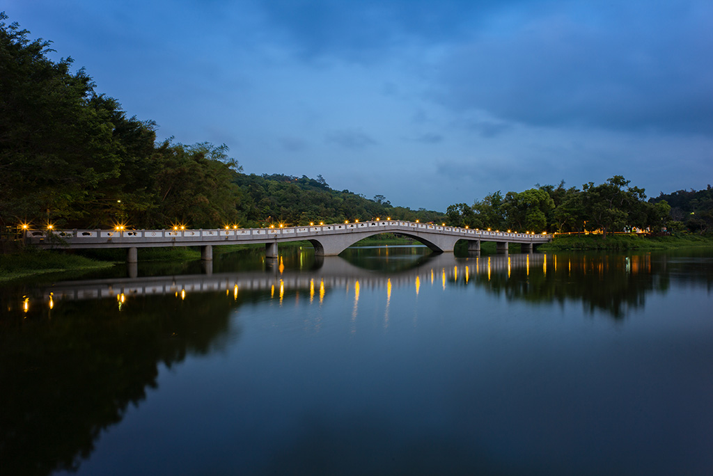 青草湖湖景