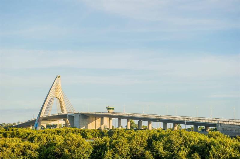 鵬灣跨海大橋