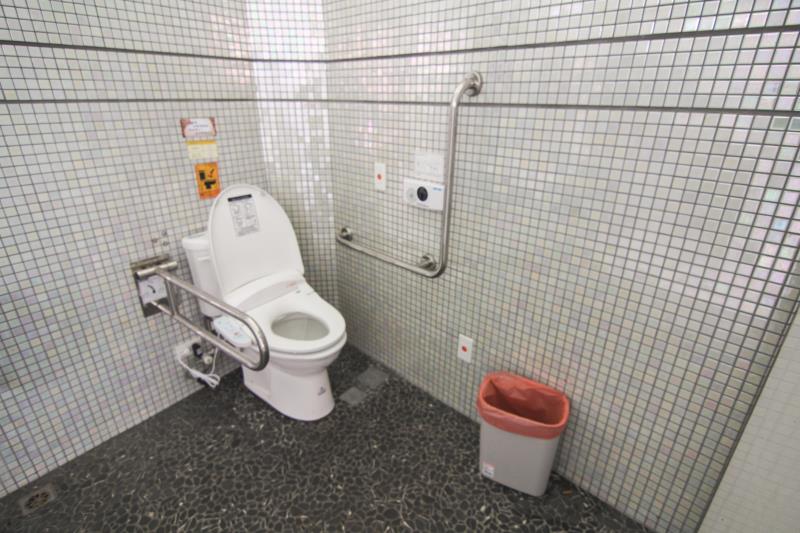 無障礙廁所內部
