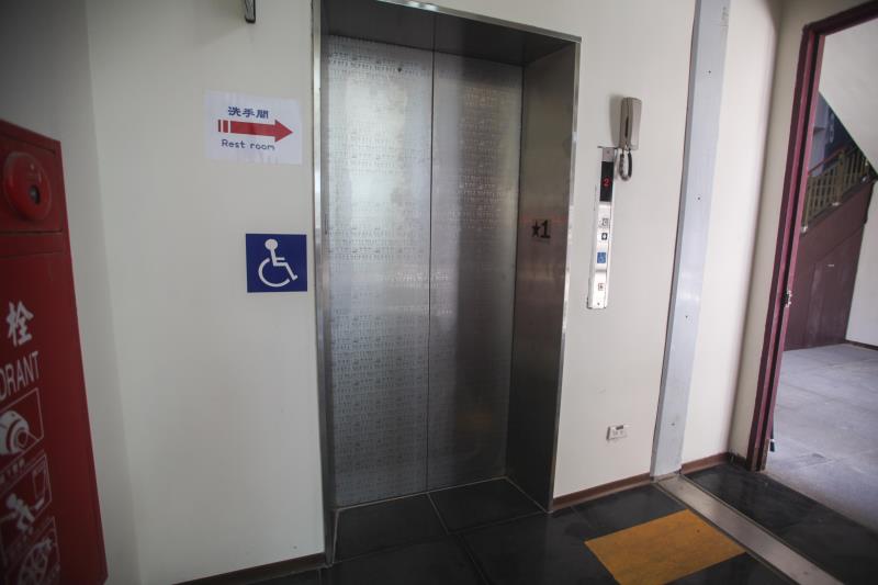 無障礙電梯外觀