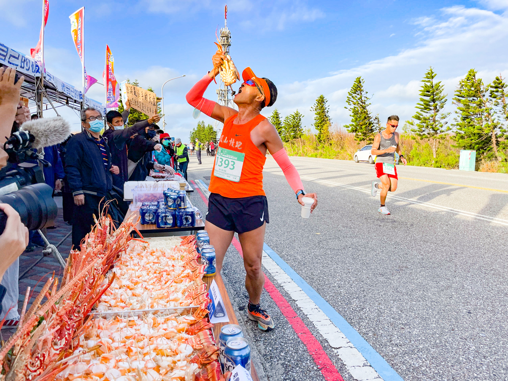 安排超過70道澎湖在地特色美食、海鮮供跑友在優美的賽道上邊跑、邊吃、邊玩、邊享受  年度：2022  來源：交通部觀光局澎湖國家風景區管理處