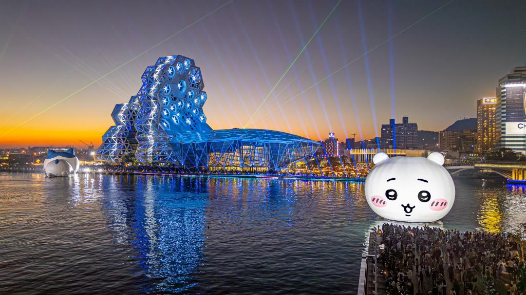 高雄冬日遊樂園「吉伊卡哇」以高雄流行音樂中心為布景