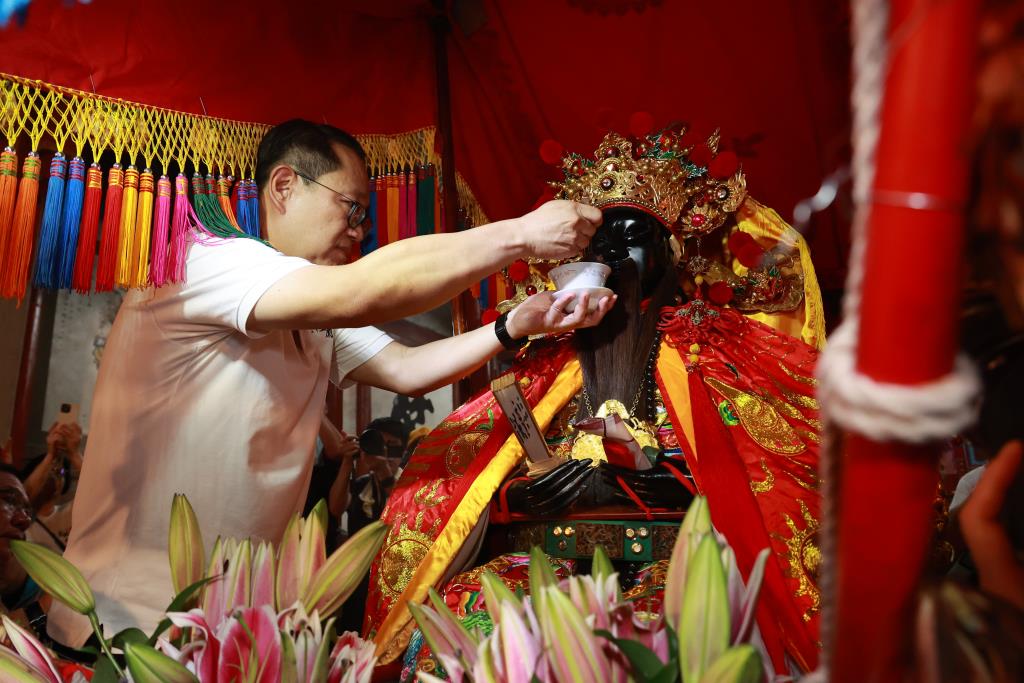 每年農曆715奉旨賑孤，舉行貢燕的儀式