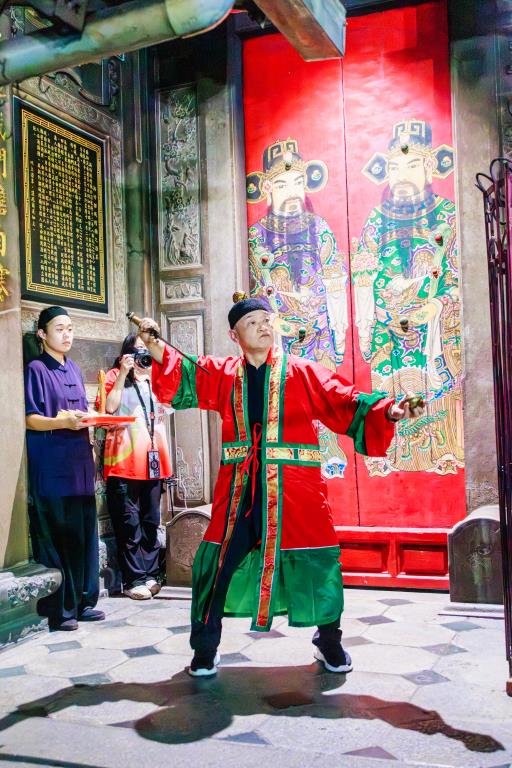 道長進行灑淨儀式