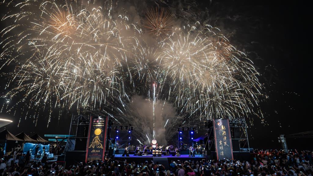 Fuegos artificiales del Carnaval en el Lago del Sol y la Luna-01  Período annual：2024  Origen de las fotografías：Nacional del Área Escénica del Lago del Sol y la Luna