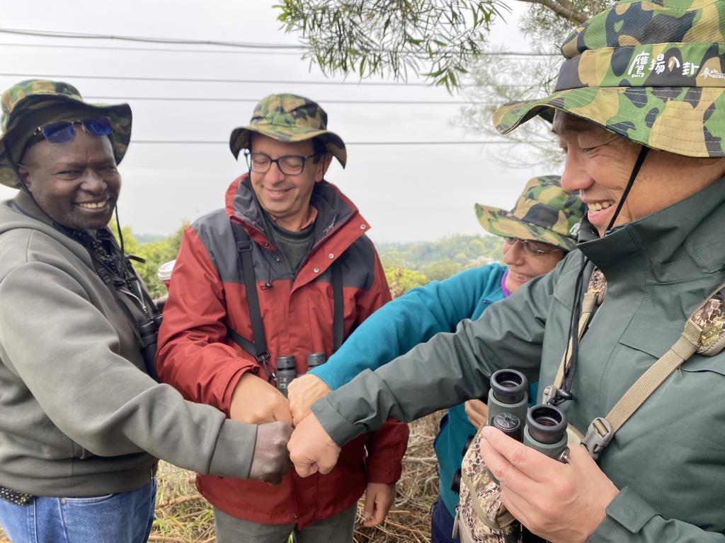 Serie de actividades de observación de águilas en la montaña Bagua-02