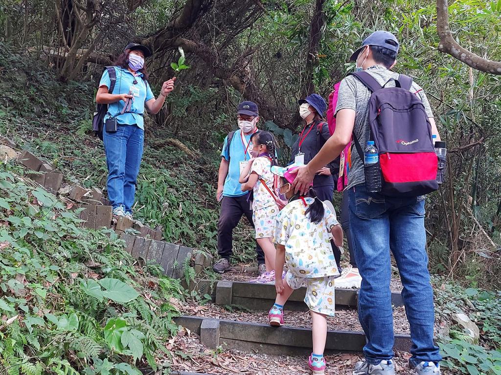 觀音觀鷹樂活行腳系列活動藉由步道導覽帶領登山民眾認識觀音山動植物之美  年度：2021  來源：北海岸及觀音山國家風景區管理處