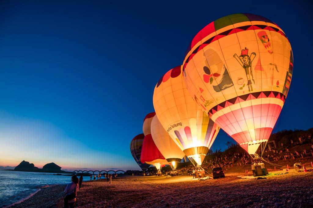Concierto de luces en globo aerostático de Sanxiantai