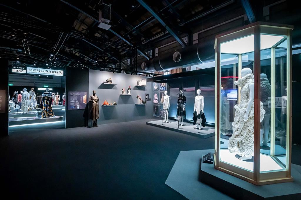 臺灣時裝史主題策展《時裝時代・時代時裝》_第五幕「走向世界的發光時代」  年度：2021  來源：文化部