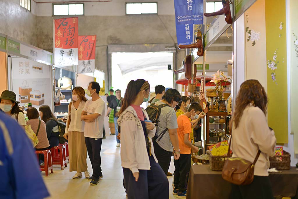 主題市集，精選攤商，品質優良，好好逛好好買  年度：2020  來源：嘉義縣文化觀光局