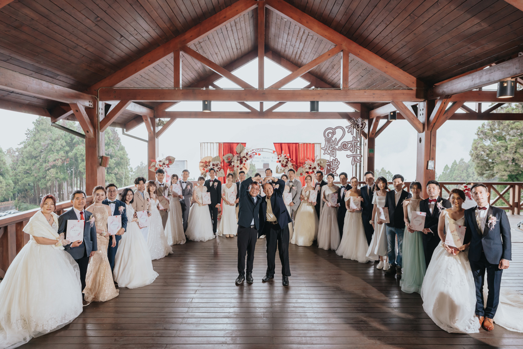 Boda bajo los árboles sagrados de la montaña Ali-02  Período annual：2023  Origen de las fotografías：Nacional del Área escénica de Alishan