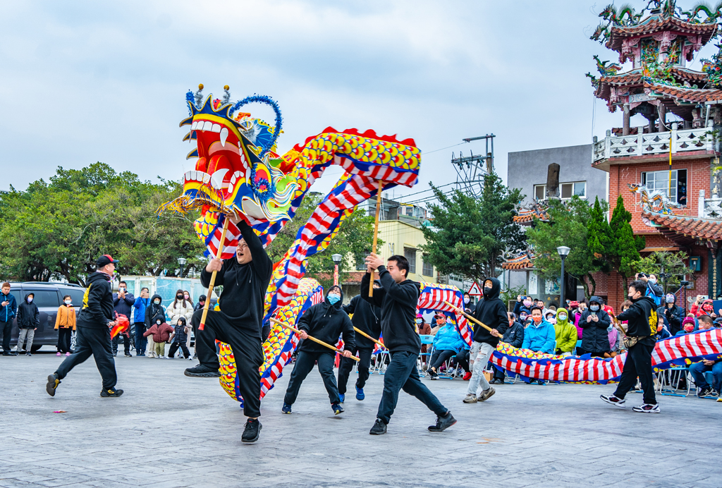 二岡坪祥龍隊巡庄_年度_2023_攝影_馬維憶_來源_苗栗市公所  年度：2023