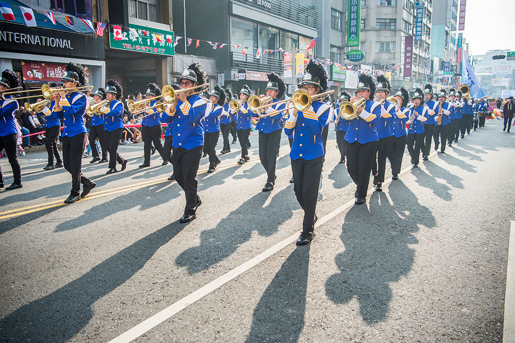 踩街嘉年華-嘉義市東吳高職工業家事職業學校樂旗儀隊  年度：2019  來源：嘉義市政府