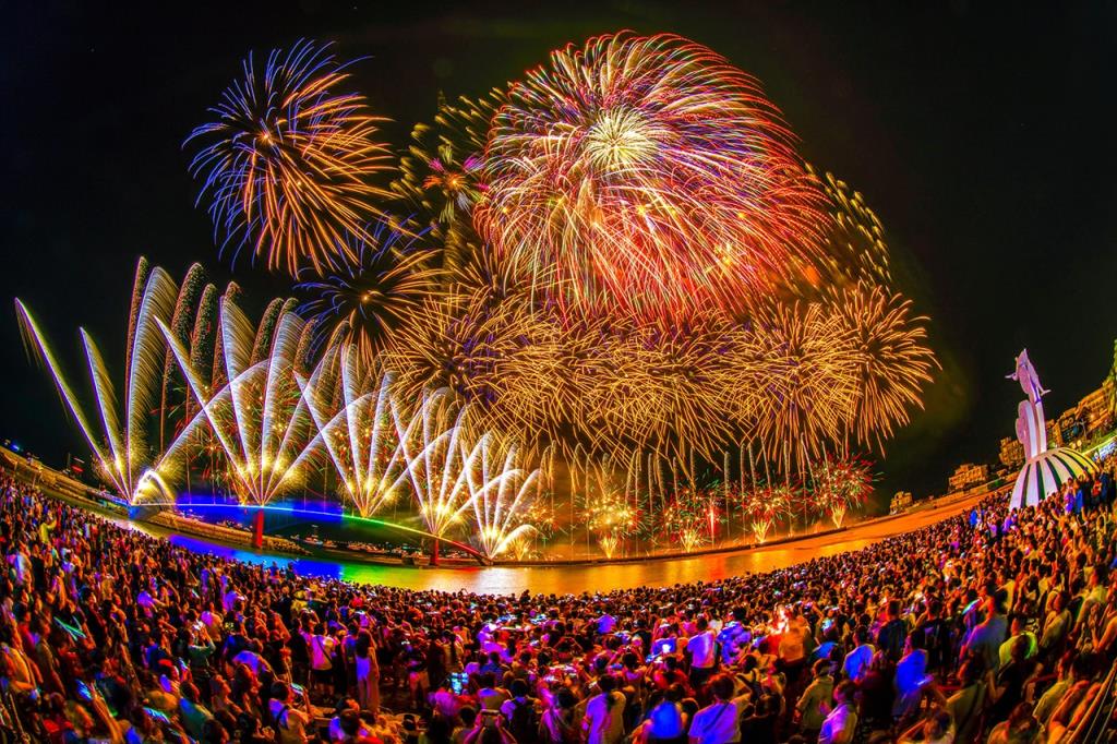澎湖海上花火節  年度：2020  作者：葉世賢  來源：澎湖縣政府