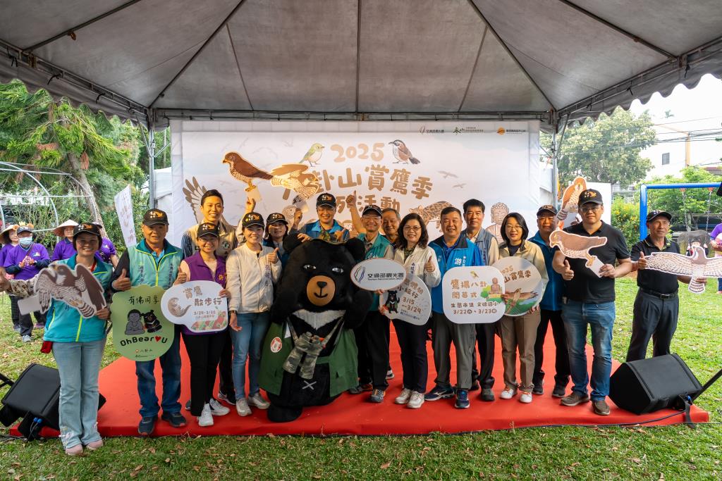 Serie de actividades de observación de águilas en la montaña Bagua-1