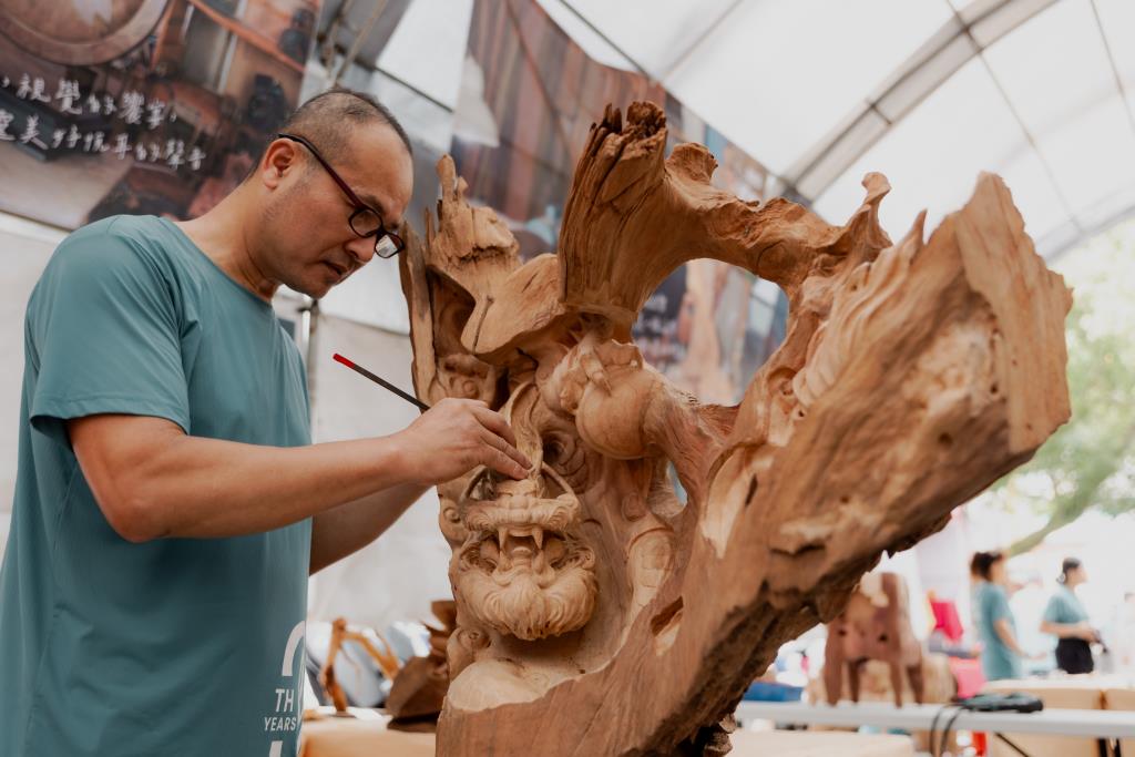 木雕現場創作表演