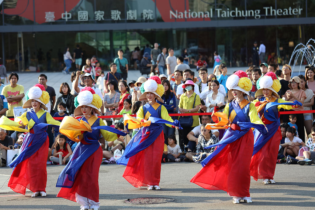 韓國A UL表演傳統舞蹈  年度：2019  來源：臺中市政府