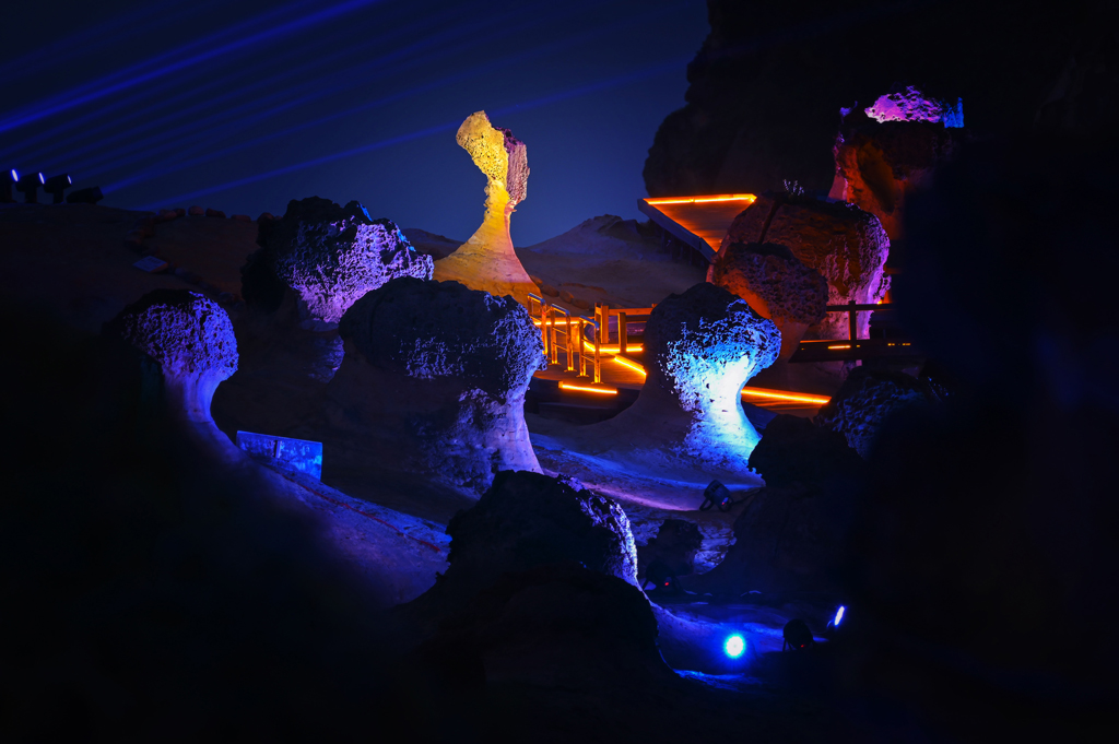 Espectáculo de luz en las Rocas de Yeliu y Cabeza de la reina  Período annual：2023  Origen de las fotografías：Nacional del Área escénica de la Costa Norte y Guanyinshan