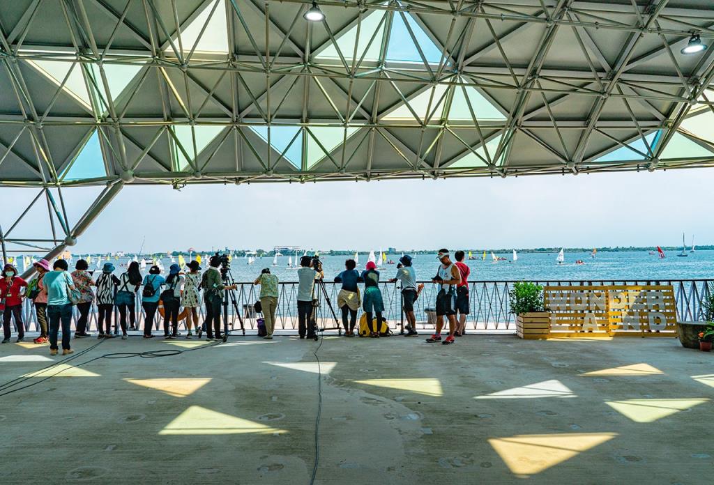 濱灣之心是遊憩賞景及觀看帆船賽的最夯打卡點  年度：2020  來源：大鵬灣國家風景區管理處