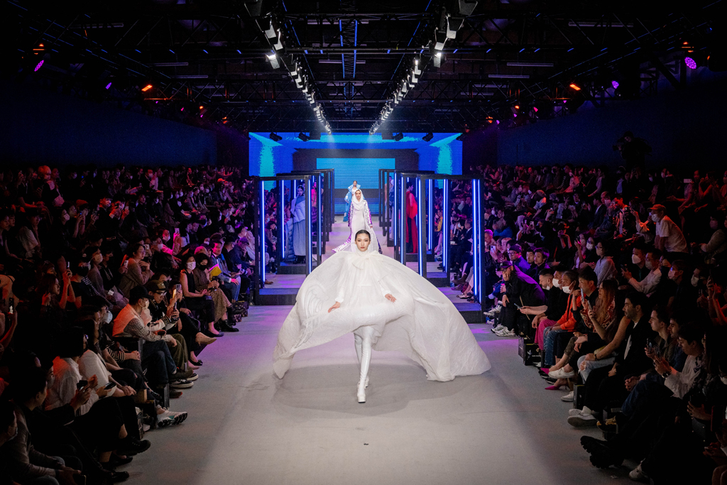2023臺北時裝週AW23媒合國內優秀紡織廠商與臺灣設計師品牌，共同重新詮釋時裝「永續時尚機能」的核心理念  年度：2023  來源：文化部