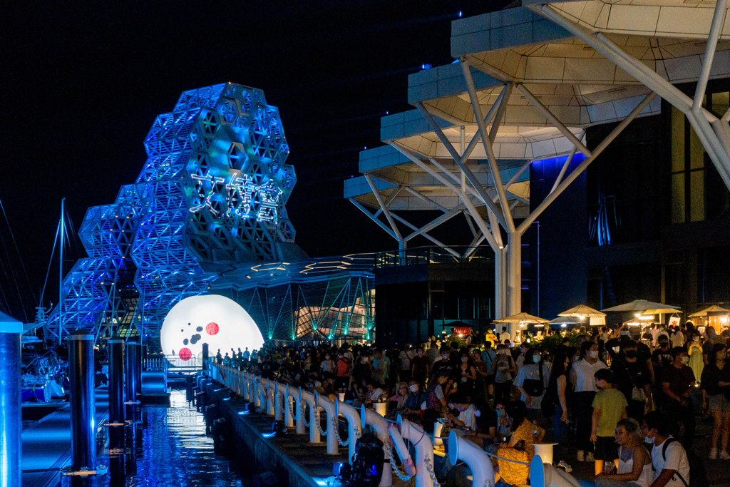 2022臺灣文化創意博覽會以「臺灣IP.高雄原創」為主題內容，邀請六位高雄圖文創作者的IP腳色現身於愛河，希望在疫情趨緩的時刻傳遞溫暖、療癒的正能量給市民  年度：2022  來源：文化部